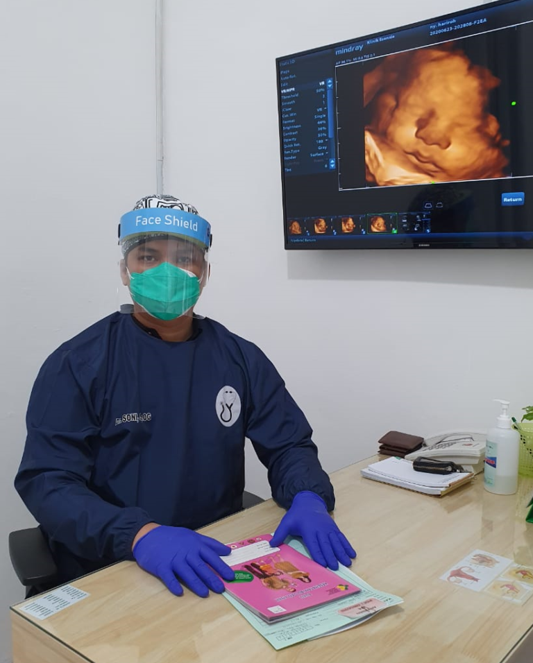 dokter-usg-4D-768x1024